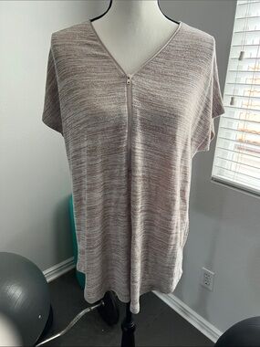 V-Neck Short Sleeve Zip Tunic in Taupe Heather